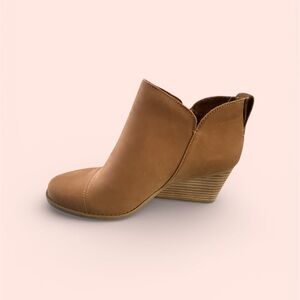 TOMS tan  Ankle Booties